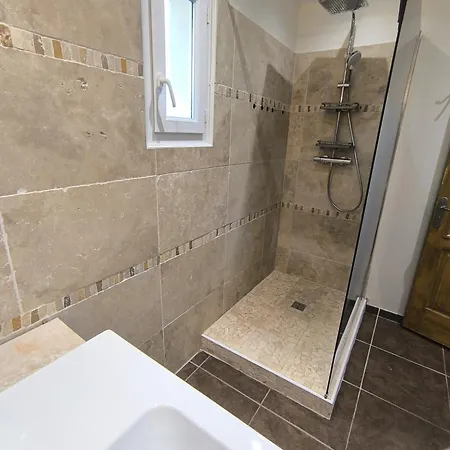 La Colline Sous Les Etoiles Lincel