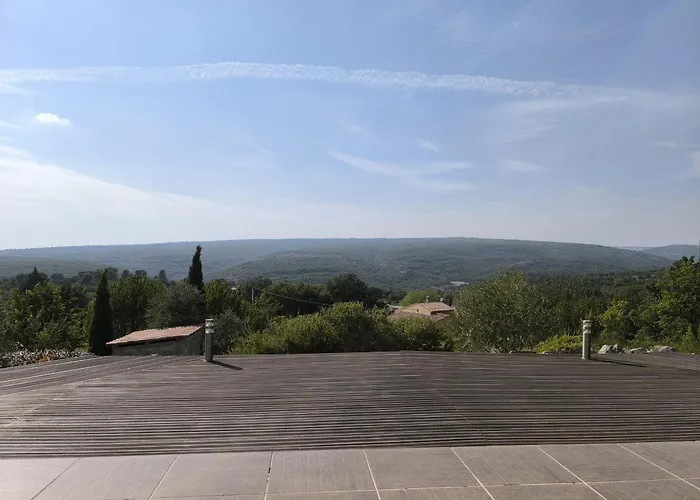 La Colline Sous Les Etoiles * Lincel