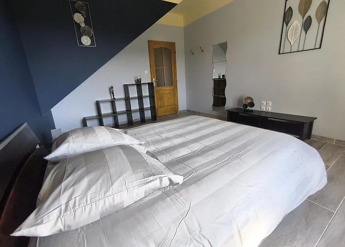 La Colline Sous Les Etoiles * Lincel